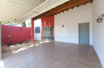 Casa à venda contendo 3 quartos no jardim planalto.