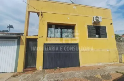 Casa com 3 quartos à venda no Centro, Garça 