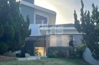 Casa à venda contendo 4 quartos sendo 3 suítes no portal da serra.