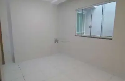 Apartamento grande com 03 quartos, 01 banheiro, sala, copam cozinha e 02 a¡reas priv, fonte grande