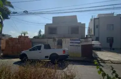 Linda casa geminada com 03 quartos no bairro espirito santo em betim