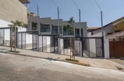 Excelente casa geminada com entrada individual no bairro jardim guanabara em belo horizonte