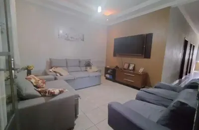 Excelente casa de 3 quartos em lote de 200 metros, individual.