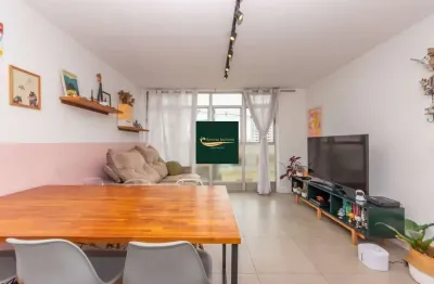 Um apê cheio de estilo no coração da Vila Mariana. 900m do Metrô Vila Mariana.