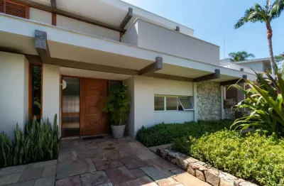 Espetacular casa para venda em Pacaembu com 3 quartos, sendo 1 suíte , 590m²