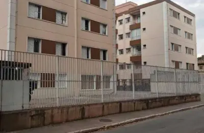 Alugo lindo apto de 02 dormitórios no bairro campo limpo!
