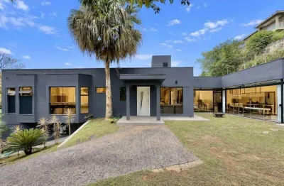 Casa Exclusiva em Condomínio Fechado | Privacidade Total | Vista para Área Preservada