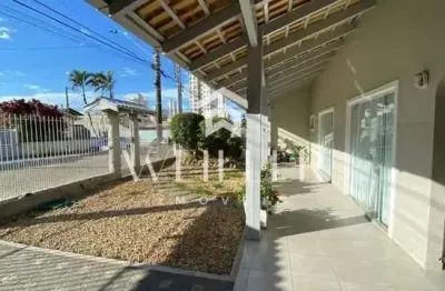 Casa com 3 quartos à venda na Rua Aladi Schendroski Bini, 195, Fazenda, Itajaí por R$ 1.700.000
