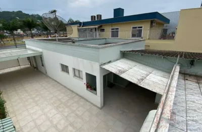 Casa em excelente localização ideal para explorar comercialmente