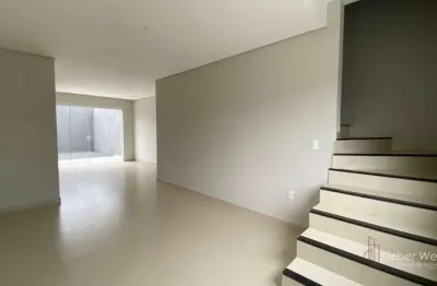 Sobrado com 138m² em itajaí com suíte mais doais quartos