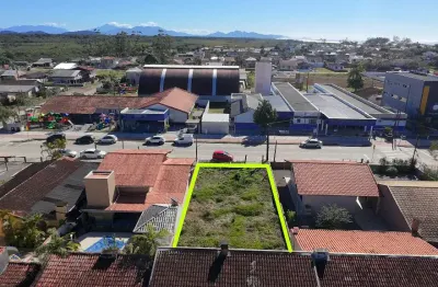 Terreno limpo, aterrado e murado para venda no bairro barra do saí, localizado na cidade de itapoá / sc.