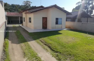 Casa espaçosa com edícula para venda no balneário princesa do mar, localizado na cidade de itapoá / sc.