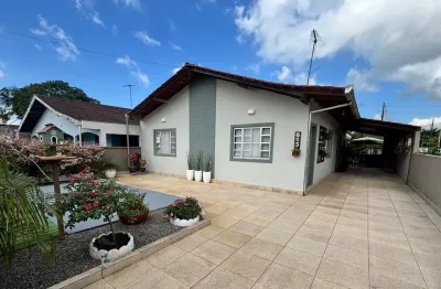 Casa de esquina totalmente mobiliada para venda no balneário brasília, localizado na cidade de itapoá / sc.