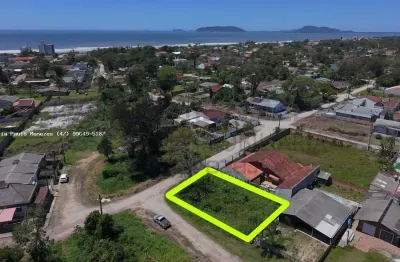 Amplo terreno de esquina para venda no balneário praia das palmeiras, localizado na cidade de itapoá / sc.