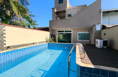 Sobrado com 4 quartos, terraço e piscina para venda no balneário brasília, localizado no centro de itapoá / sc.