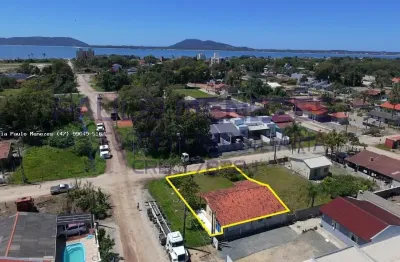 Casa com amplo terreno de esquina 384m2, pronta para morar — balneário parque, itapoá-sc.