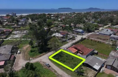 Amplo Terreno de Esquina para Venda no Balneário PRAIA DAS PALMEIRAS, localizado na cidade de Itapoá / SC.