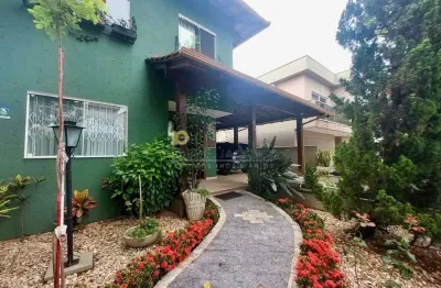 Casa padrão à venda, por r$ 1.490.000,00 na pedra branca, palhoça, sc