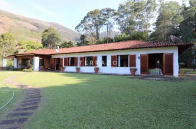 Sítio com quatro suítes e 23.000m² de terreno a venda no quebra frascos - teresópolis/rj - código 1105