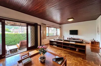 Casa à venda, 5 quartos, 1 vaga, Jardim Cascata - Teresópolis/RJ