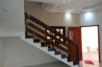 Oportunidade única: sobrado elegante e espaçoso à venda