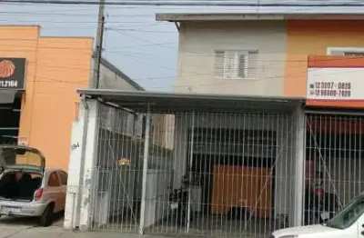 Sobrado com ponto comercial à venda: oportunidade imperdível