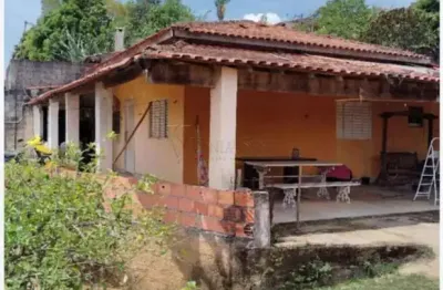 `chácara à venda com ampla área verde e lazer para toda a família`