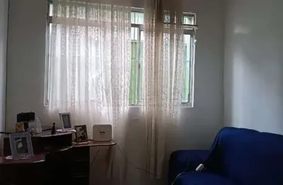 Oportunidade imperdível: casa com edícula para seu conforto!