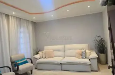 Casa à venda no bairro Jardim Portugal em São José dos Campos, SP.