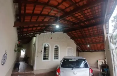 Excelente casa para locação no inicio do bosque dos eucaliptos, terreno inteiro!!!