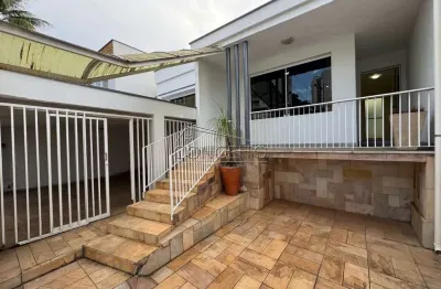 Casa comercial à venda no centro de piracicaba com 180 m² | 6 salas, 3 banheiros, 1 edícula e 3 vagas de garagem.