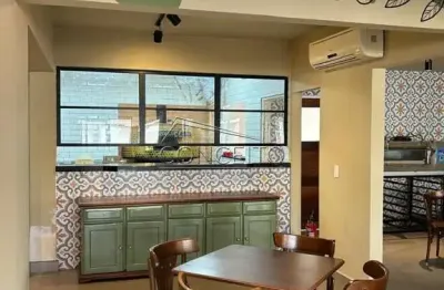 Casa comercial à venda no bairro vila rezende com 253m² | amplo salão comercial e 2 suítes no segundo andar.