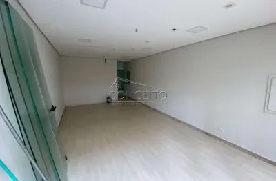Sala comercial para locação no centro de piracicaba com 145 m² | amplo salão, 2 banheiros, 7 provadores e jardim de inverno.
