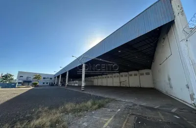 Prédio industrial para locação no bairro higienópolis com 2618 m² de área construída | 11 salas e mais de 30 vagas de garagem cobertas.