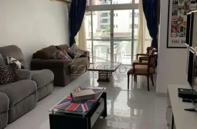 Apartamento à venda no edifício flávia no guarujá, com 140 m² | 3 dormitórios, sendo 1 suíte com banheira, 1 vaga de garagem e a 50 metros da praia.