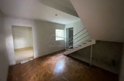 Sobrado à venda no bairro cidade alta com 170 m² | 3 dormitórios com armários, sendo 1 suíte e 2 vagas de garagem cobertas.