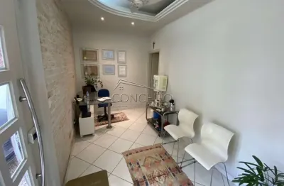 Casa comercial à venda no centro com 56,88 m² | recepção, 2 salas e 1 vaga de garagem.