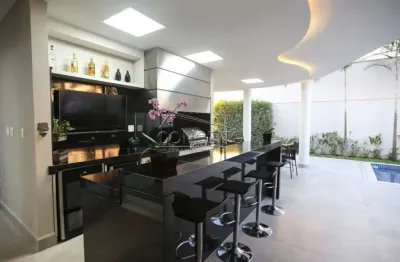 Sobrado à venda no condomínio alphaville piracicaba com 374m² | 3 suítes, móveis planejados e 4 vagas de garagem.