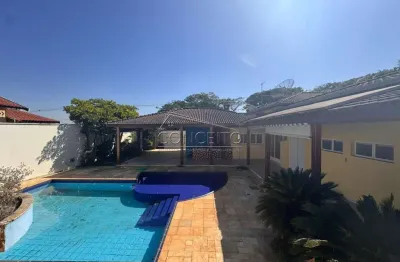 Chácara para venda/locação no condomínio colinas do piracicaba com 323 m² |  4 suítes, piscina com prainha, campo de futebol e 4 vagas de garagem.