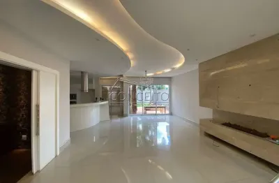 Sobrado à venda no condomínio residencial villa d'áquila com 287m² | 3 dormitórios sendo 1 suíte e 4 vagas de garagem.