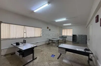 Galpão industrial para venda ou locação no bairro unileste com 1230 m² | 9 salas, 5 banheiros, 2 barracões e amplo espaço para estacionamento.