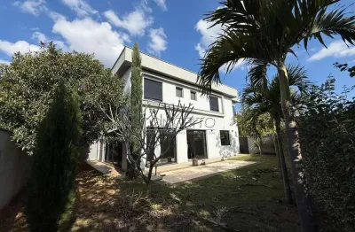 Sobrado à venda no condomínio residencial villa d'áquila com 269 m² | 3 suítes, sendo 1 suíte master com closet e 4 vagas de garagem.