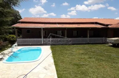 Chácara à venda no alto da serra de são pedro com 150 m² | 4 dormitórios, sendo 1 suíte, chalé e 4 vagas de garagem cobertas.