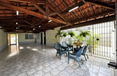 Sobrado à venda no bairro são judas com área construída de 273,60 m² | 3 dormitórios, sendo 1 suíte e 4 vagas cobertas.