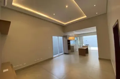 Casa térrea para locação no condomínio terras de piracicaba com área construída de 160 m² | 3 suítes e 4 vagas de garagem, sendo 2 cobertas.