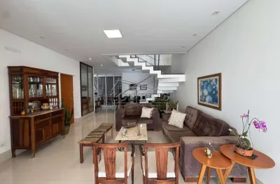 Sobrado à venda no condomínio residencial park unimep taquaral com área construída de 216,56 m² | 3 suítes, sala íntima e 4 vagas de garagem