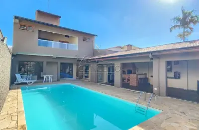 Sobrado à venda no bairro nova piracicaba com área construída de 256 m² | 4 dormitórios, sendo 3 suítes e 4 vagas de garagem