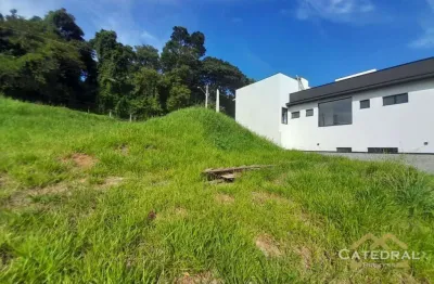 Terreno de 300 metros, a venda no condominio villa verde.