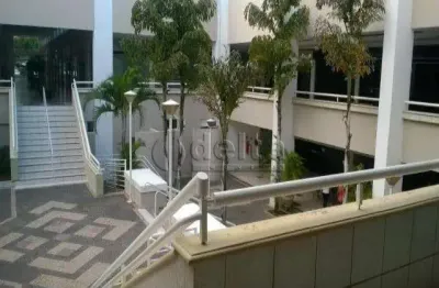 Loja disponível para venda no bairro Santa Mônica em Uberlândia-MG.