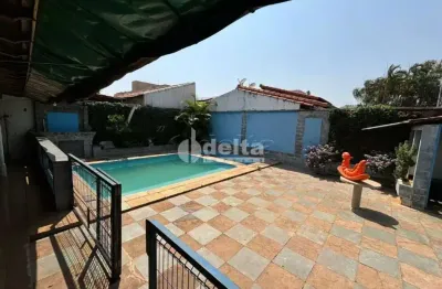 Casa residencial disponível para venda no bairro umuarama em uberlândia-mg